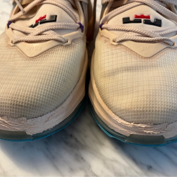 Men’s Nike LeBron 19 Minneapolis Lakers Sneakers - Picture 3 of 4